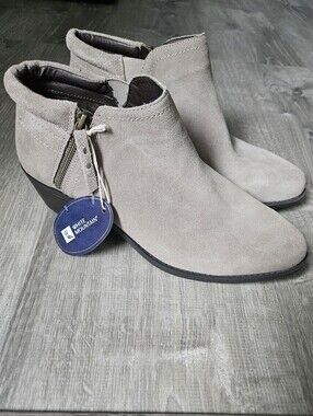 NWT White Mountain Wedge Delaney Boots Size 11W Leather Upper, Suede